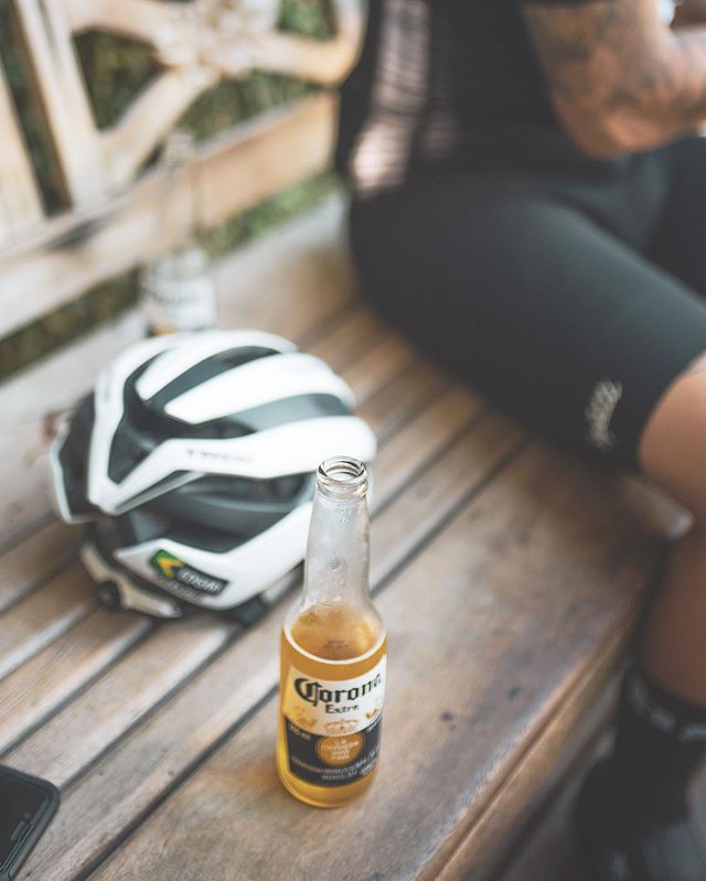 Feliz das "não esquece o capacete, meu filho"  Um brinde a todas as mães!